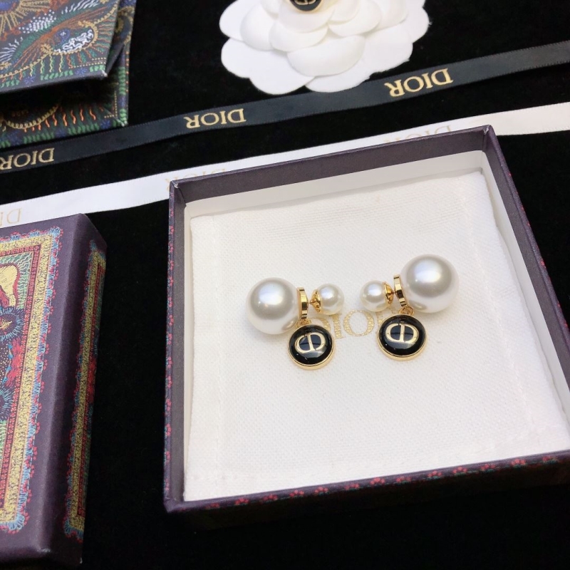 chr1st1an D10r earrings